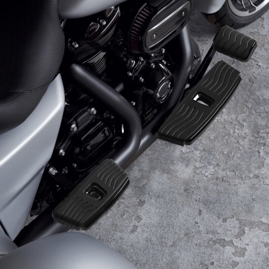 Complete Footboard & Shifter Peg Kit (Touring 93-21) | طقم ألواح قدم (فوت بورد) مع مسمار تعشيق باللون الأسود