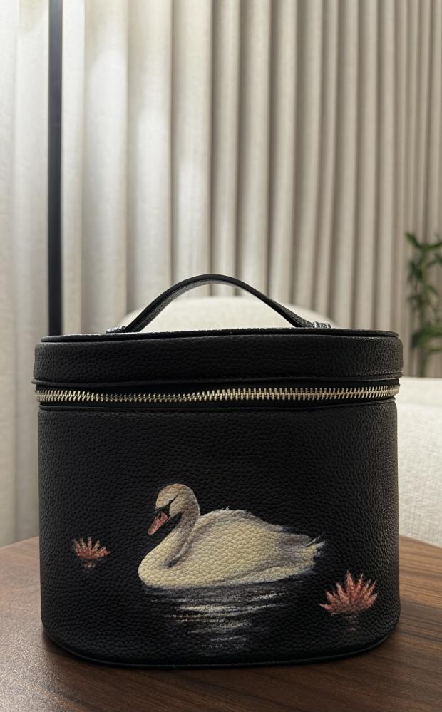 شنطة ميك اب swan