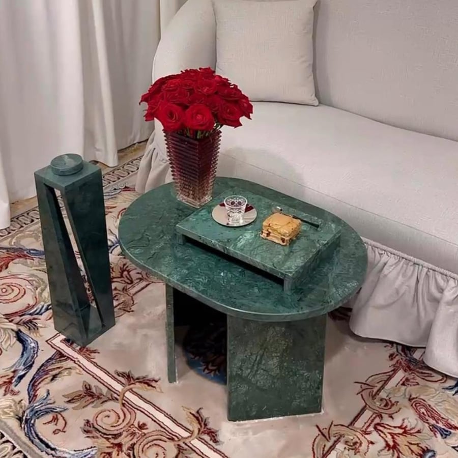 طاوله رخام اخضر متوسطه الحجم