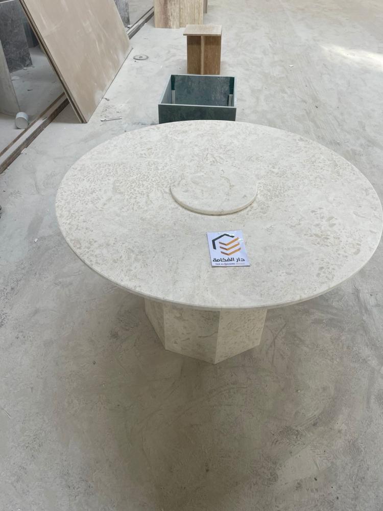 طاوله طعام