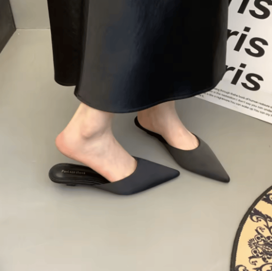 أحذية نسائية جديدة
