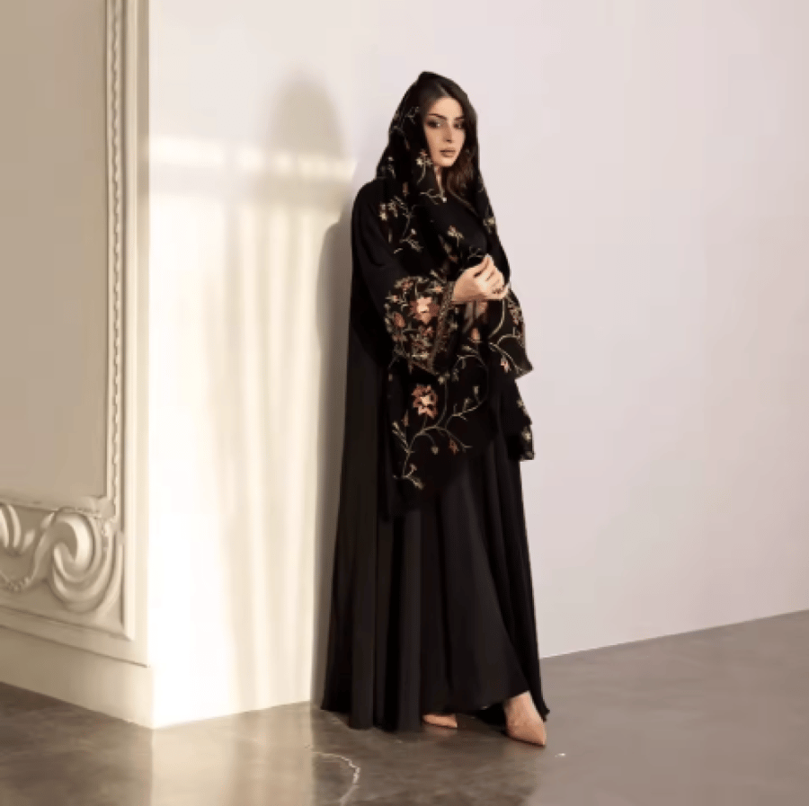 عباية مناسبات مع وشاح للرأس