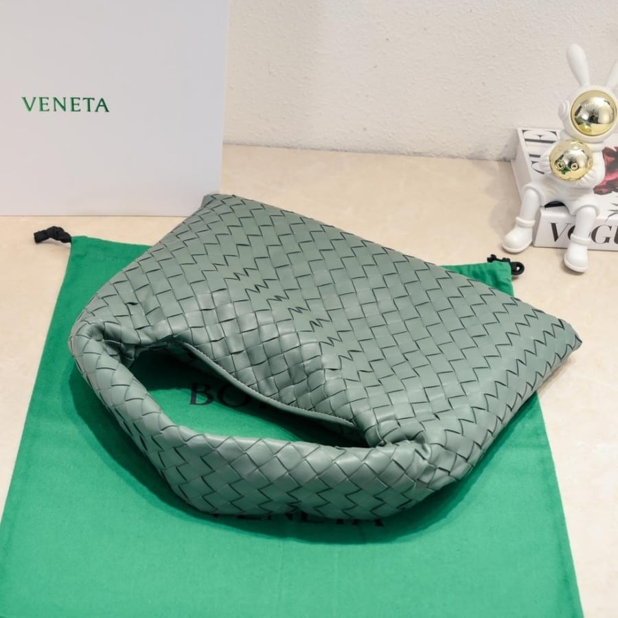 New BV Small Hop Bag 41cm (Leather)