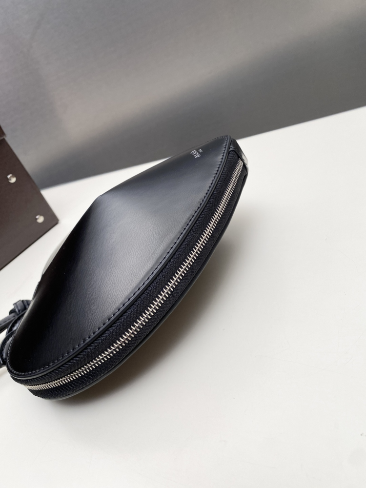 ALAÏA Le Cœur Bag Matte