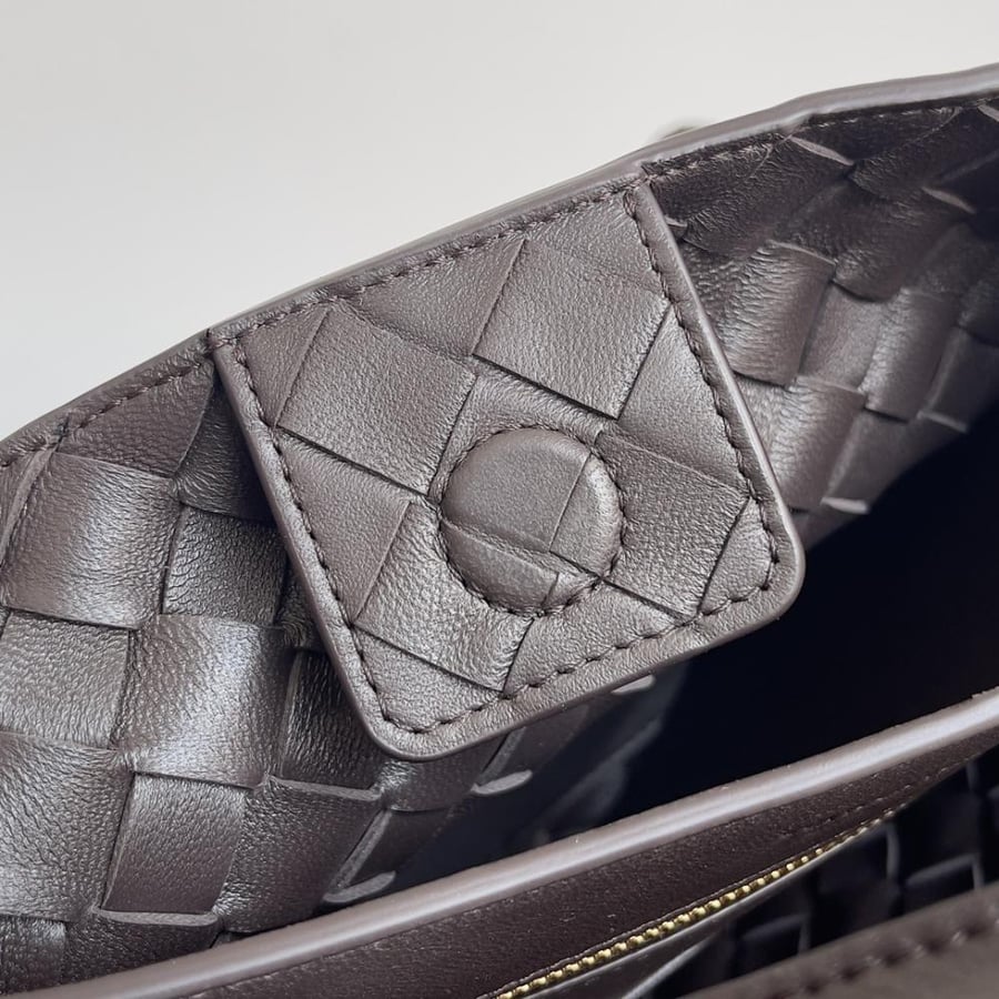 BV Small Andiamo Chain Bag 25cm