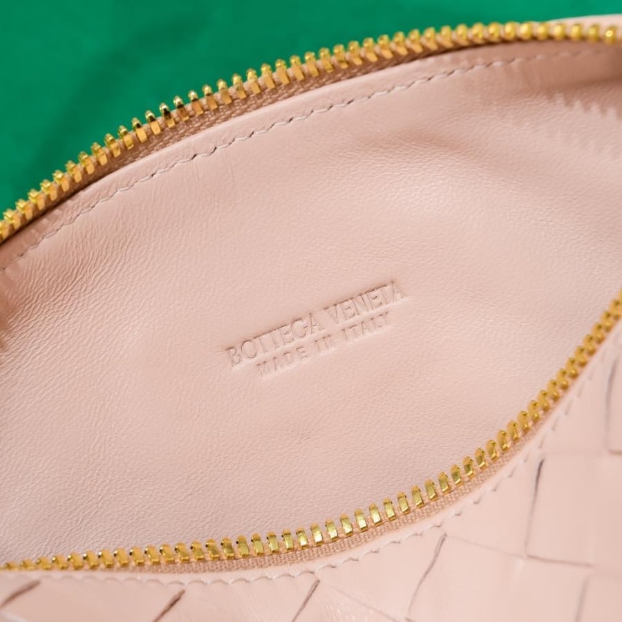 BV Wallace Shoulder Bag 22cm