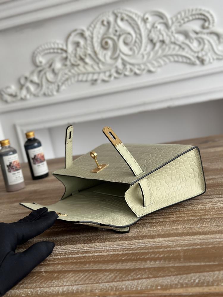 Hermes Kelly Mini Pochette 22cm