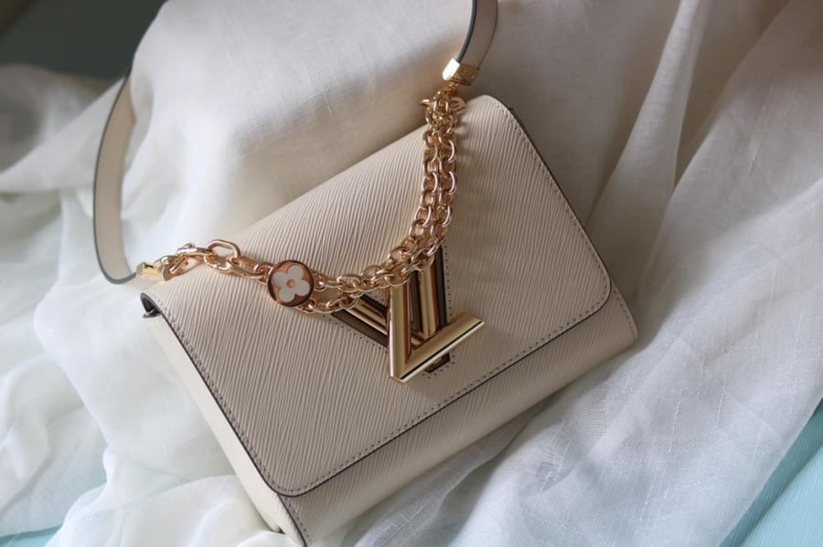 LV Twist Monogram Chain 23cm