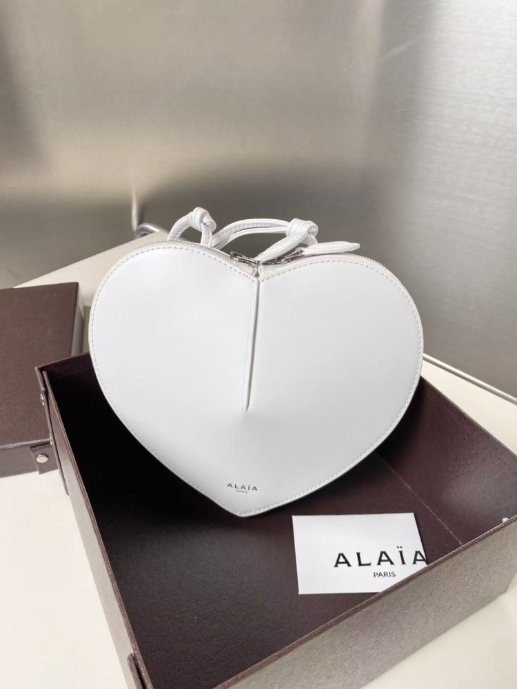 ALAÏA Le Cœur Bag