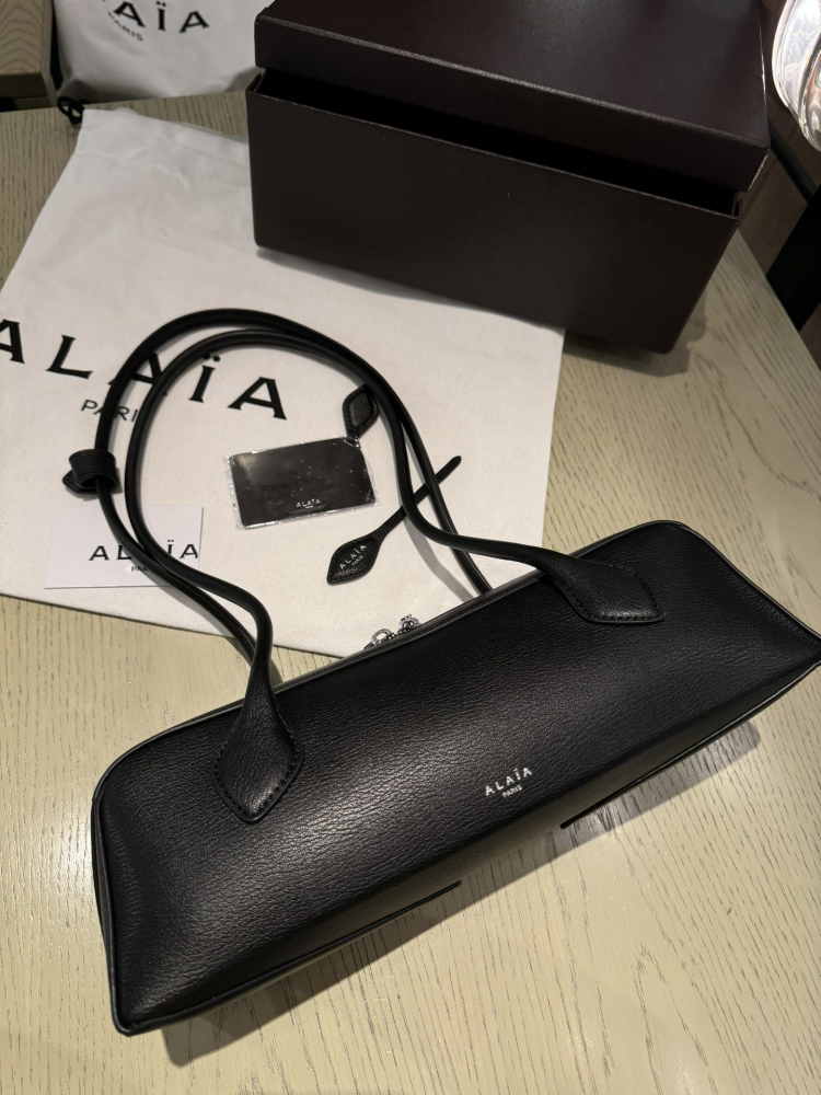 ALAÏA PARIS Le Teckel
