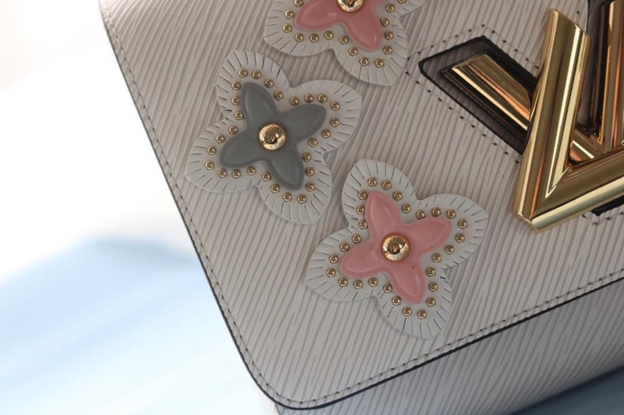 LV Twist Embellished 23cm