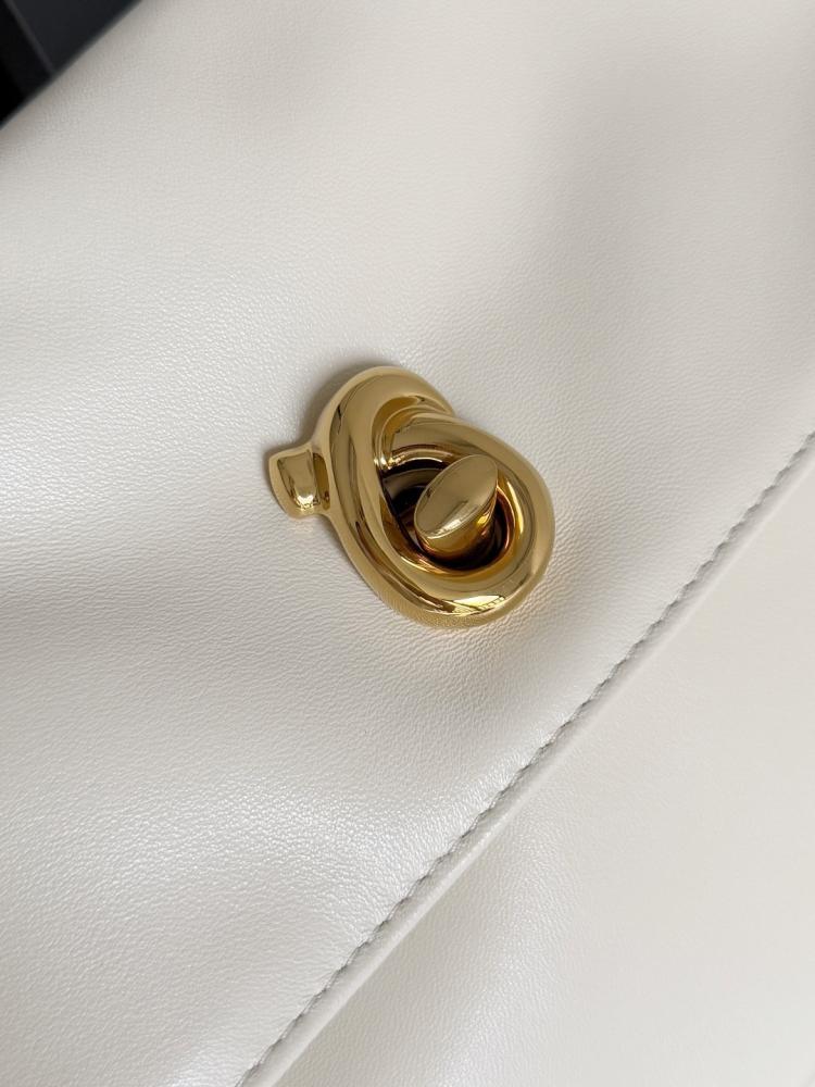 Bottega Veneta New Madison Bag 27cm