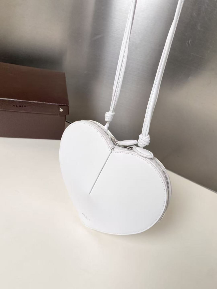 ALAÏA Le Cœur Bag
