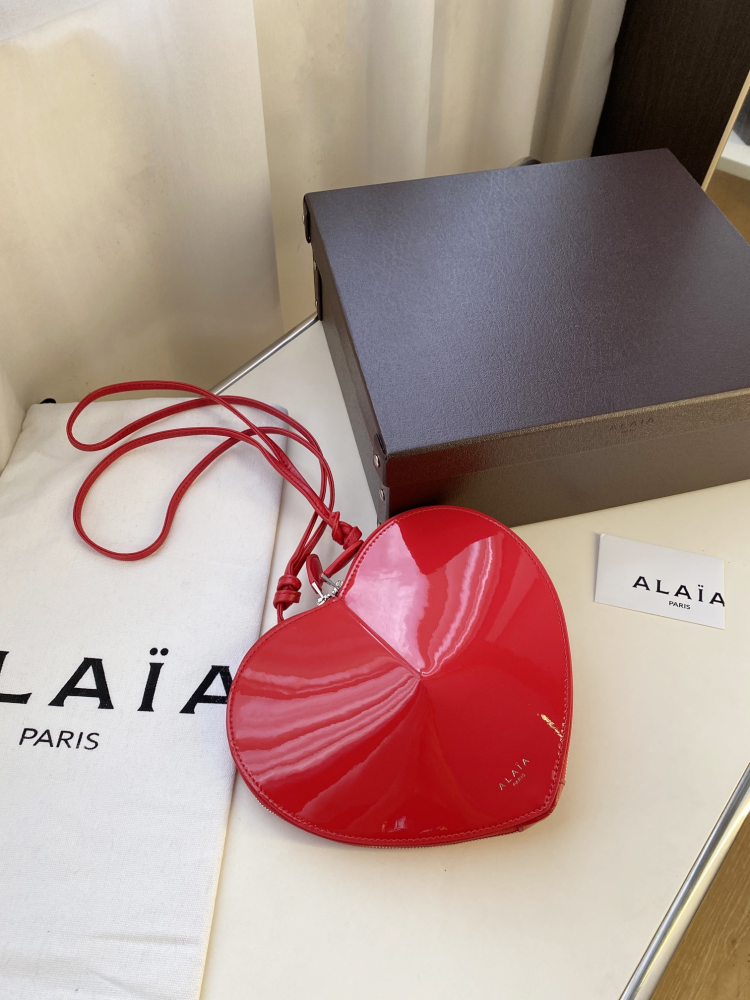 ALAÏA Le Cœur Bag