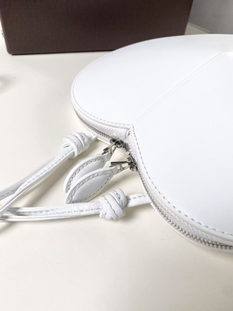 ALAÏA Le Cœur Bag