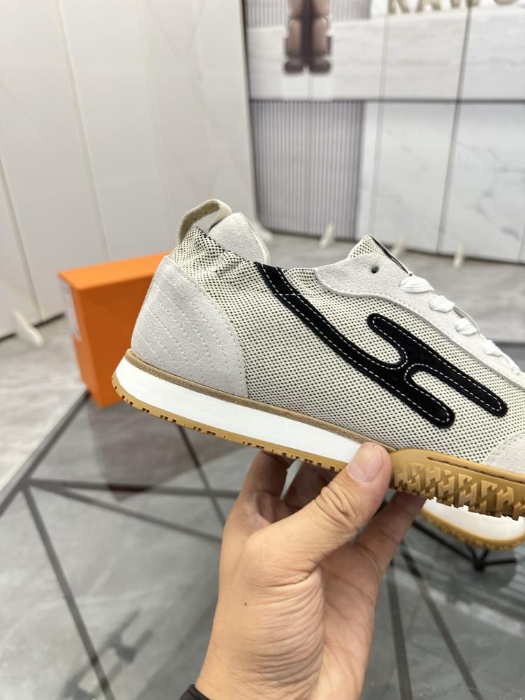 Jet Sneaker