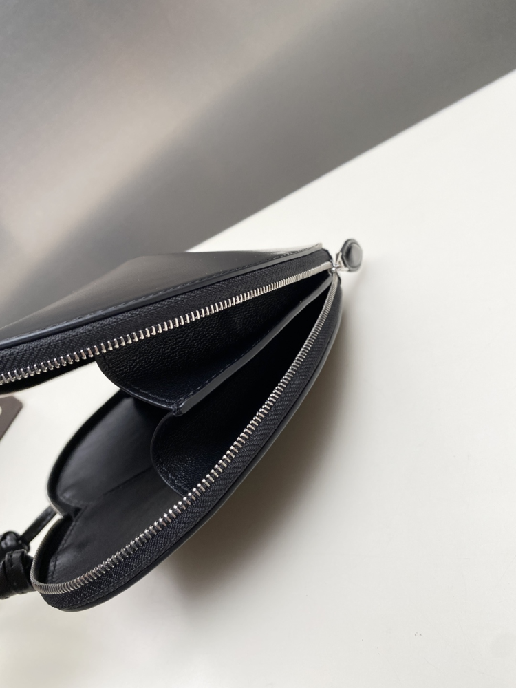 ALAÏA Le Cœur Bag Matte
