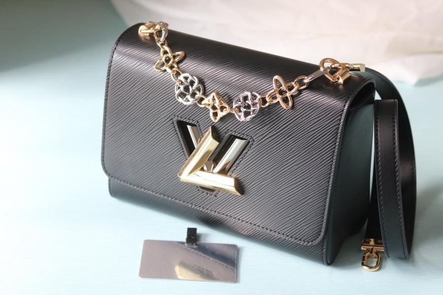 LV Twist Monogram Chain 23cm
