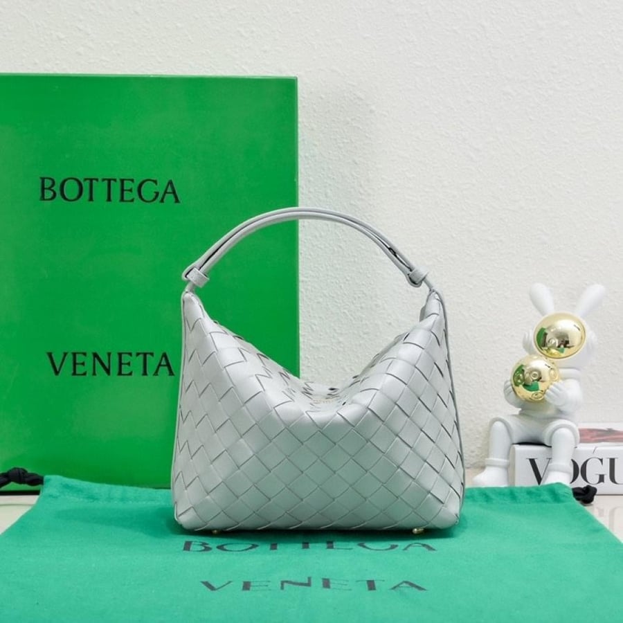 BV Wallace Shoulder Bag 22cm