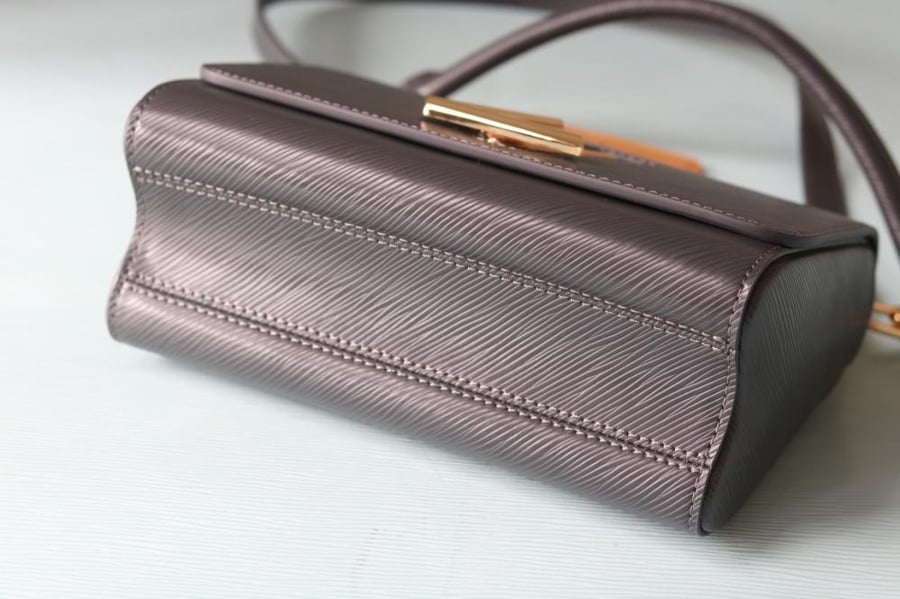 LV Twist with Luggage Tag 23cm