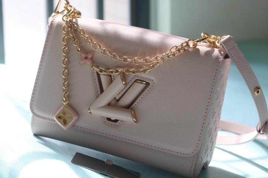 LV Twist Monogram Empreinte 23cm