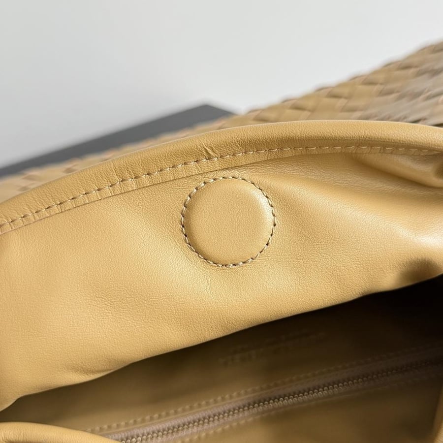 BV New Medium Hop Bag 46cm (Leather)