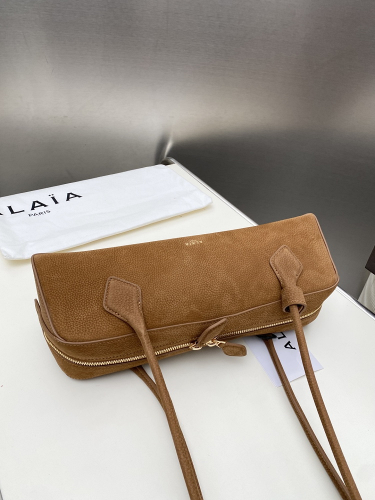 ALAÏA PARIS Le Teckel