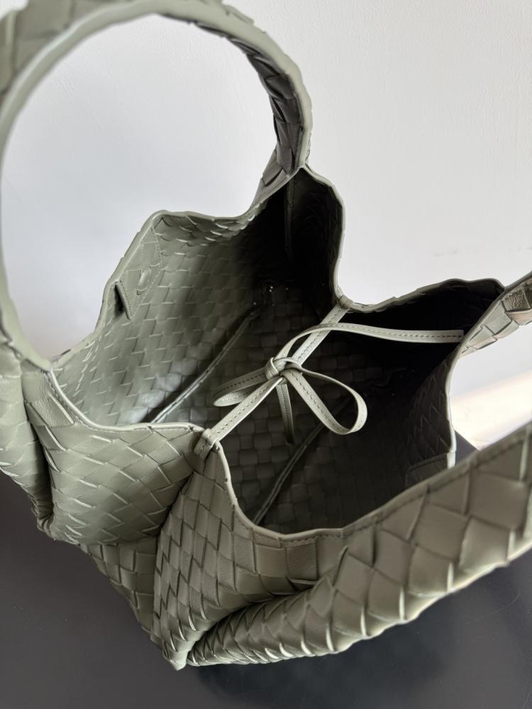 BV Campana Shoulder Bag 33cm