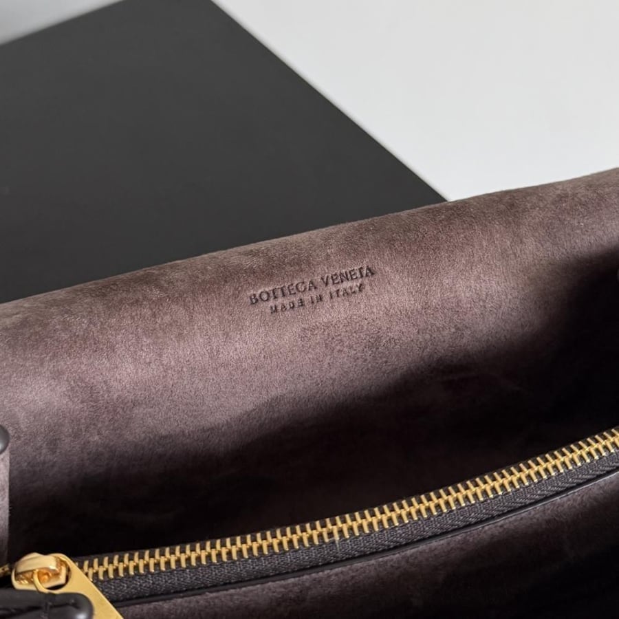 BV Dustbag Shoulder Bag (Suede) 32cm