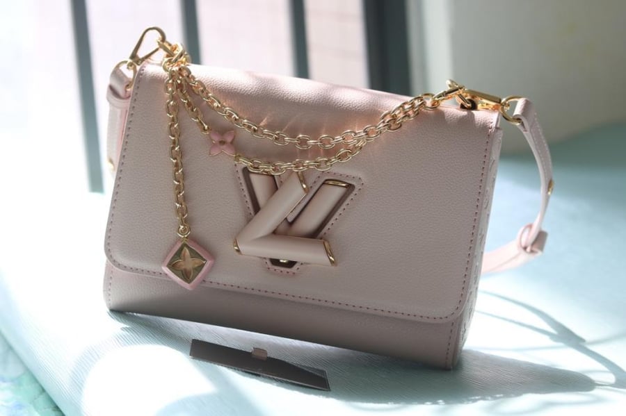 LV Twist Monogram Empreinte 23cm