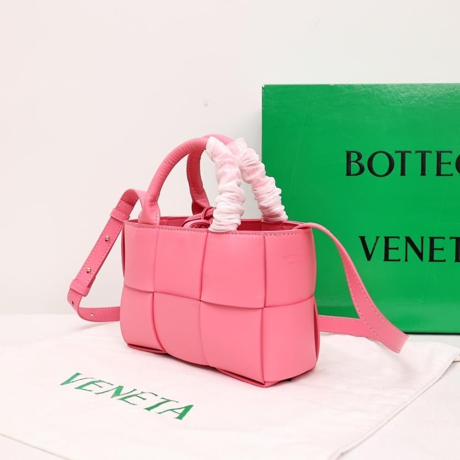 Bottega Veneta Cassette 15-Pint Intrecciato Bag 23cm