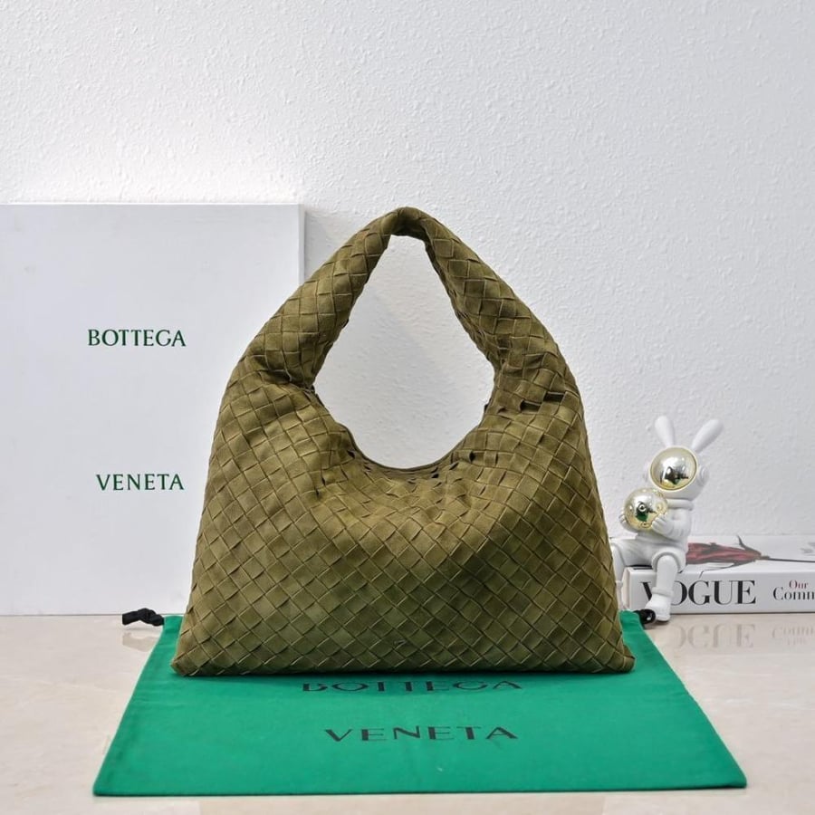 New BV Small Hop Bag 41cm