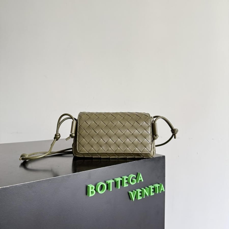 BV Dustbag Shoulder Bag (Suede) 32cm
