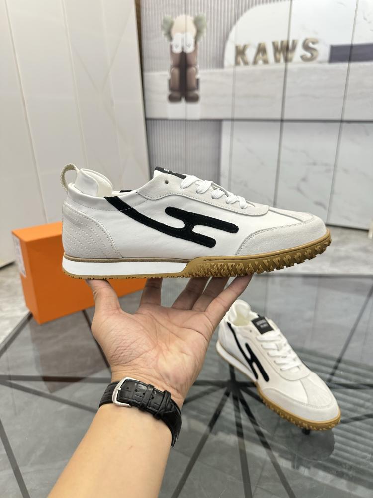 Jet Sneaker