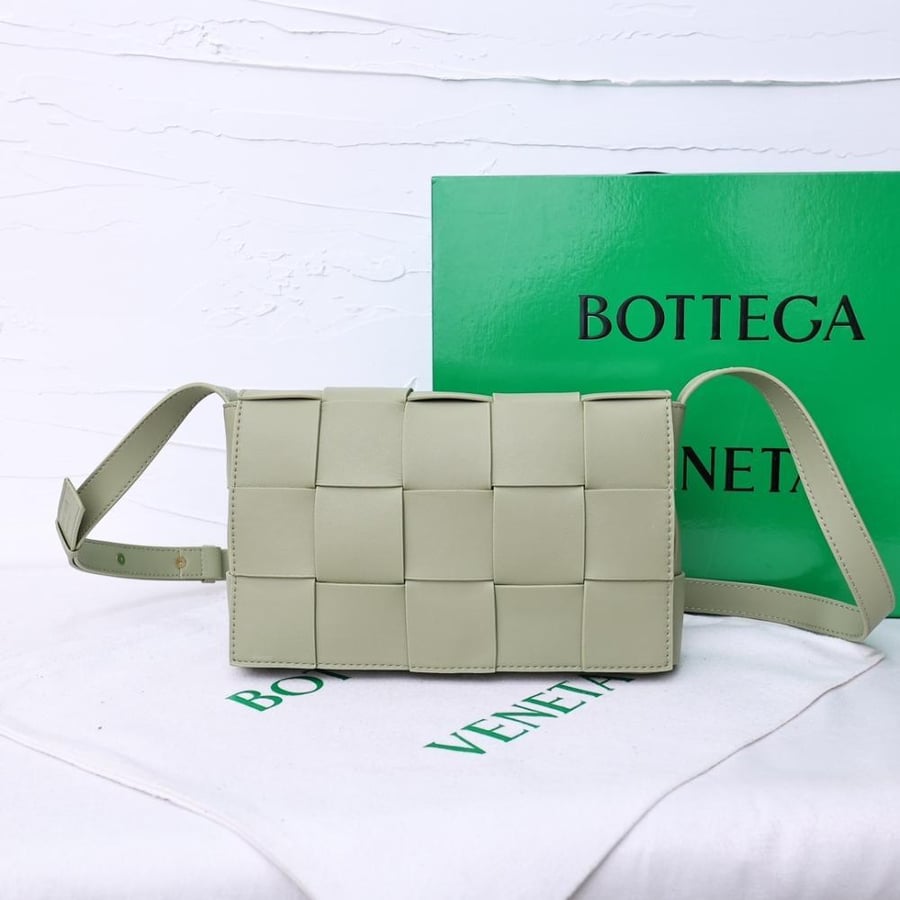 Bottega Veneta Cassette 15-Pint Intrecciato Bag 23cm