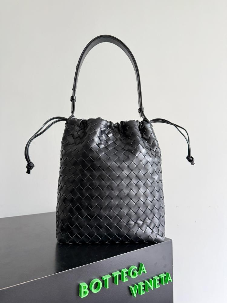 BV Biblioteca Bucket Bag 24cm