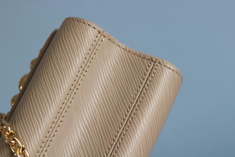 LV Twist Studded 23cm