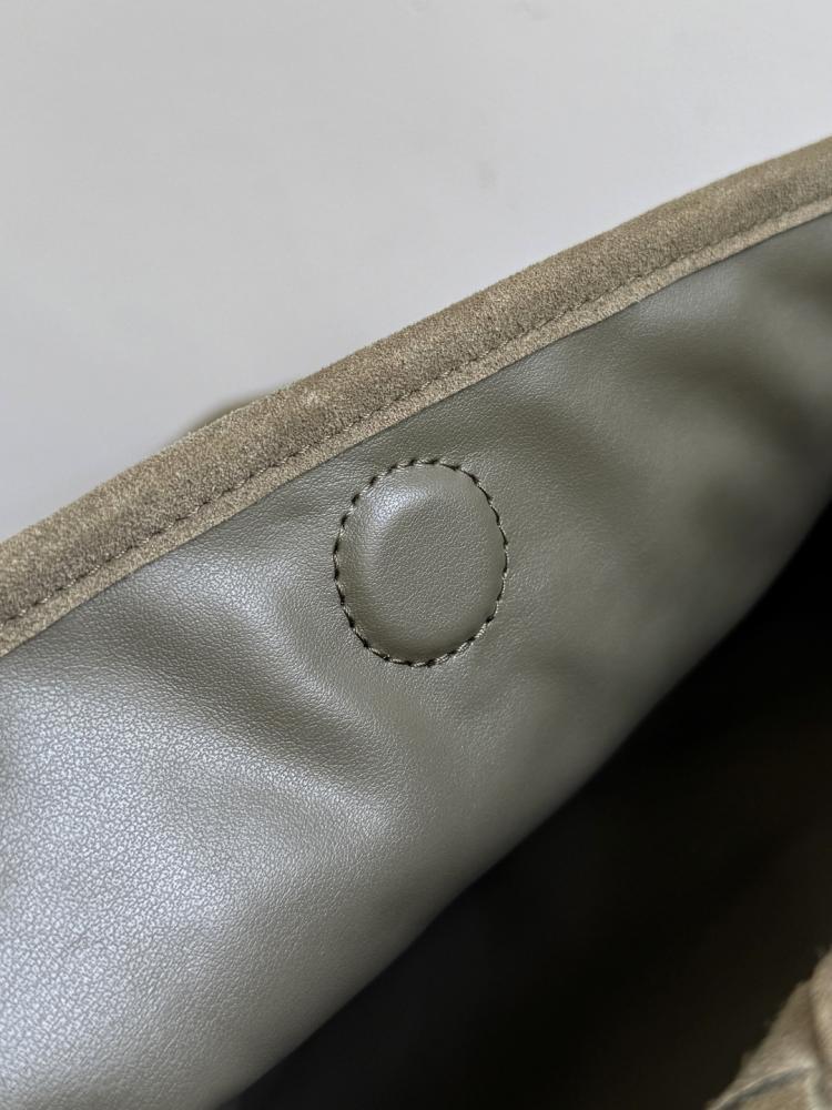 BV New Large Hop Bag 54cm (Suede)