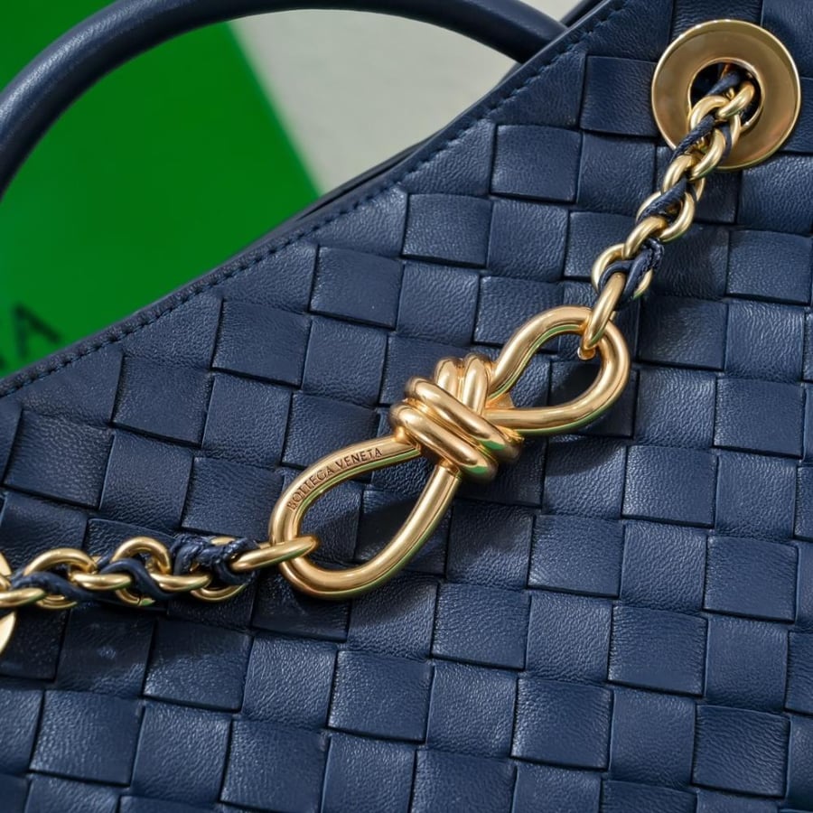 BV Small Andiamo Chain Bag 25cm