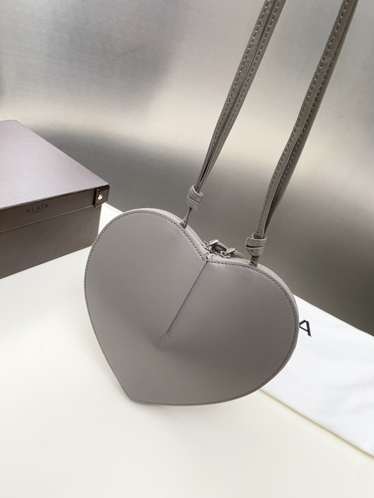 ALAÏA Le Cœur Bag