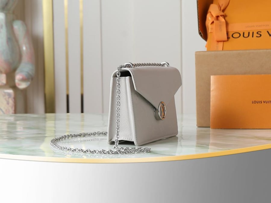 LV Chain Bag - 19.513.56.5cm