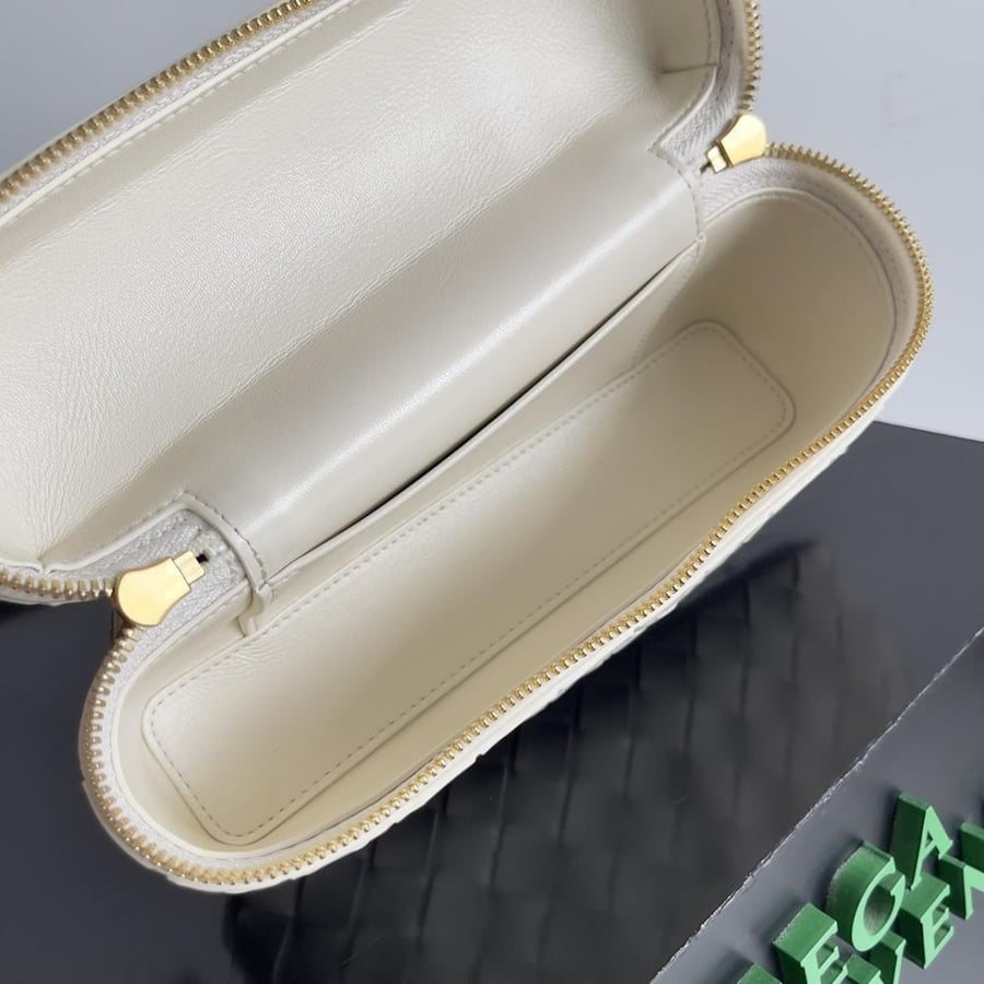 BV Vanity Case Bag 22cm