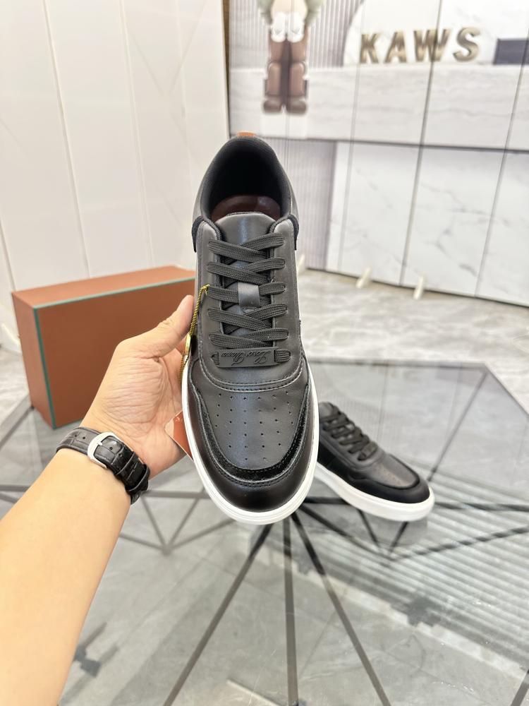 Loro Piana Newport Walk 39-45