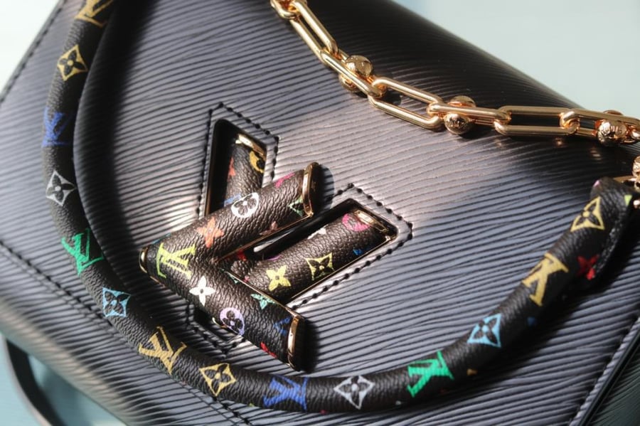 LV Twist Monogram Handle 23cm