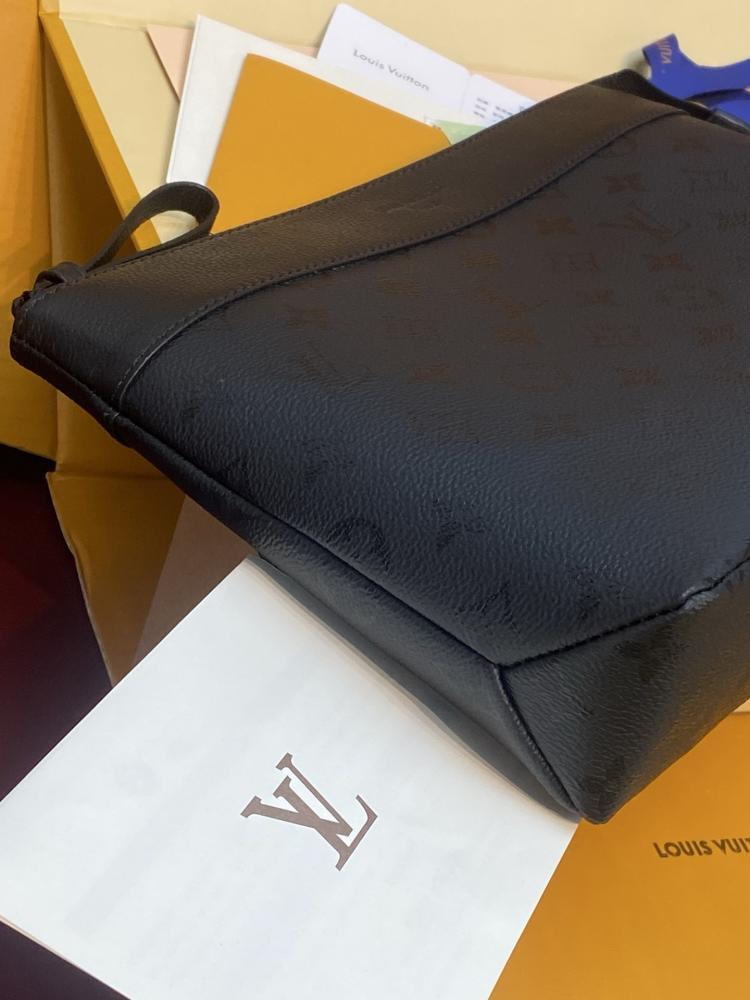 Louis Vuitton Pochette Voyage