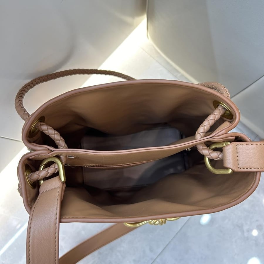 Bottega Veneta Andiamo New Bucket Bag 21cm