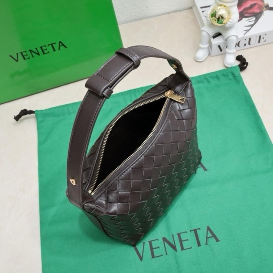 BV Wallace Shoulder Bag 22cm