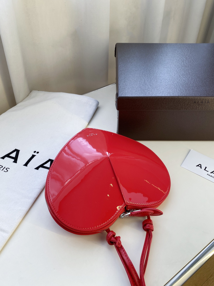 ALAÏA Le Cœur Bag