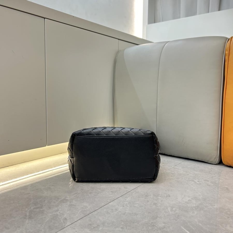 Bottega Veneta Andiamo New Bucket Bag 21cm