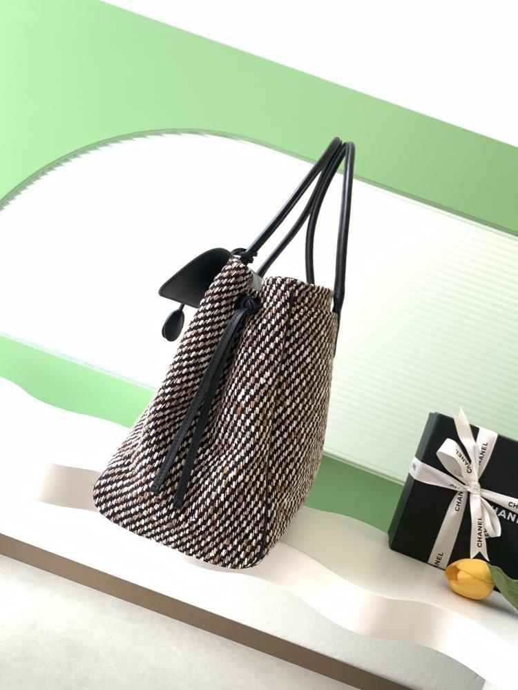 Chanel Mixed-Material Tweed and Leather Tote Bag